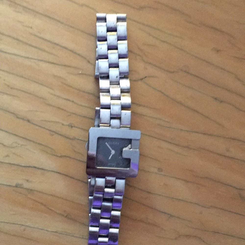 Authentic Gucci watch, needs new battery